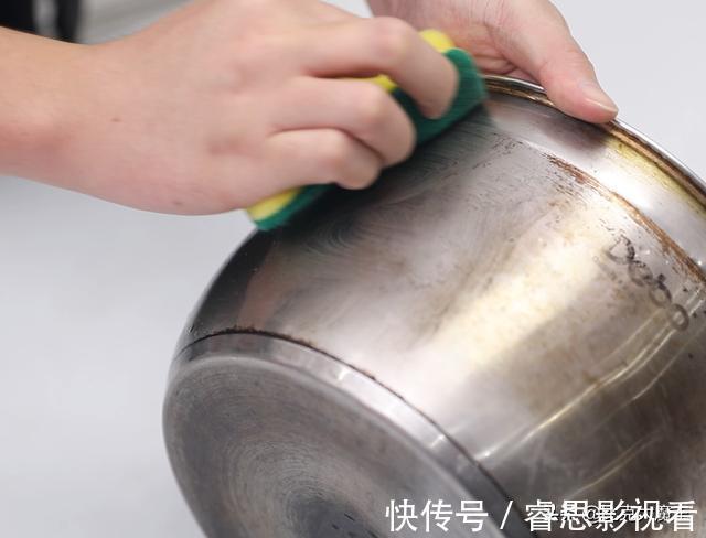 不锈钢锅的黄渍难清除?只需一招,不用任何洗涤剂,轻松去除黄渍