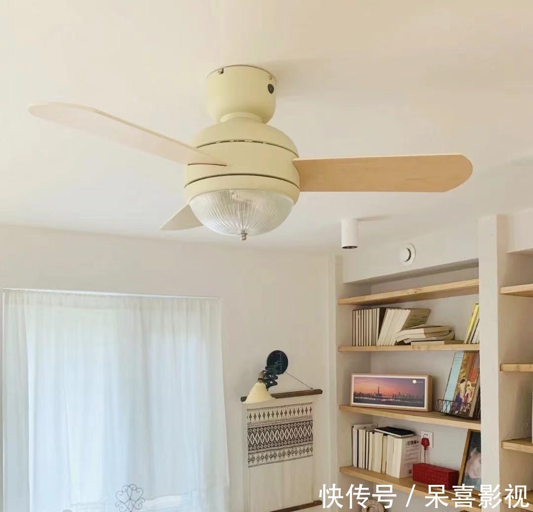 护墙板|参观了这个家,才明白什么叫高雅,全屋大白墙,竞没有一丝的俗气