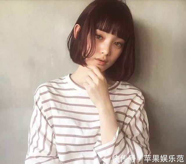 搭配|流行的这些短发发型设计搭配,每一款都很减龄!