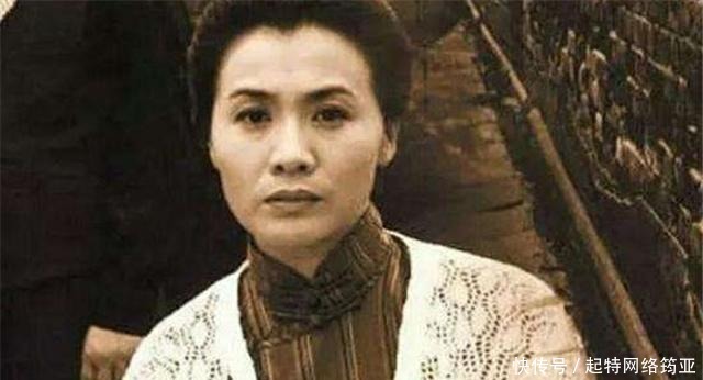 董竹君资助一落魄青年,20年后俩人再相遇,他已是兵团司令