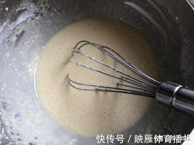 搅拌均匀|天冷苹果吃不完,那就做个香甜的千层蛋糕,少油少糖,做法特简单