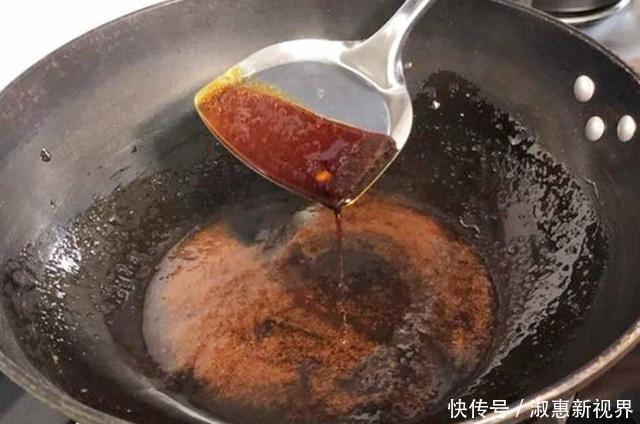 炒糖色时,冰糖直接下锅炒是大忌!多加这1步,糖色不发苦更红亮