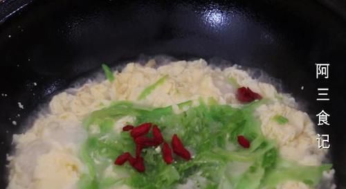 苦瓜|以后苦瓜就这样吃,加4个鸡蛋,出锅太香了,上桌连汤汁都不剩