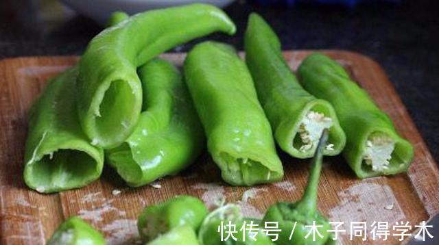 干煸|教您虎皮青椒的烹饪技巧，9成人少了这1步，难怪青椒不起皮不入