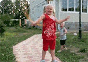 |搞笑GIF:第一次跳交谊舞 好像感觉被骗了