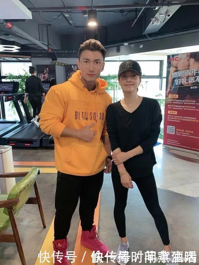 马伊琍|马伊琍留长发梳油头,穿的再贵气,没有女人味了!