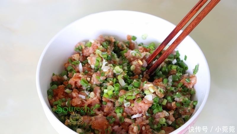 早餐别只会豆浆油条,教你做包子蓬松香软,比豆浆营养,比油条香