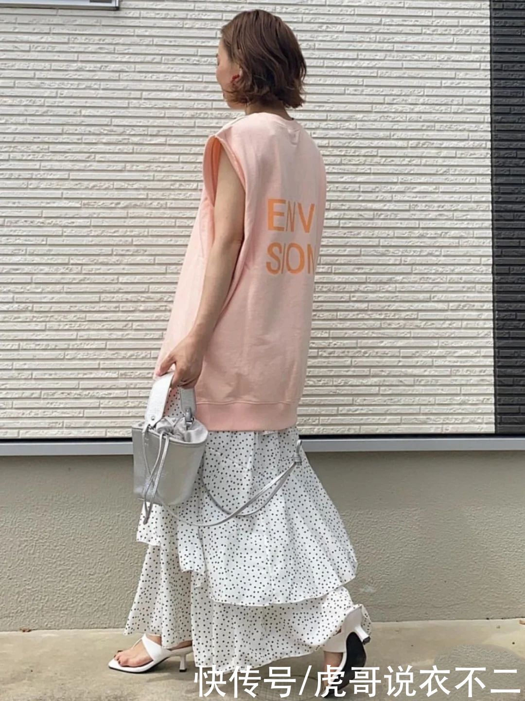 黑白灰|40岁女人穿衣如何营造亮点？学日本主妇这4个技巧，显年轻又气质