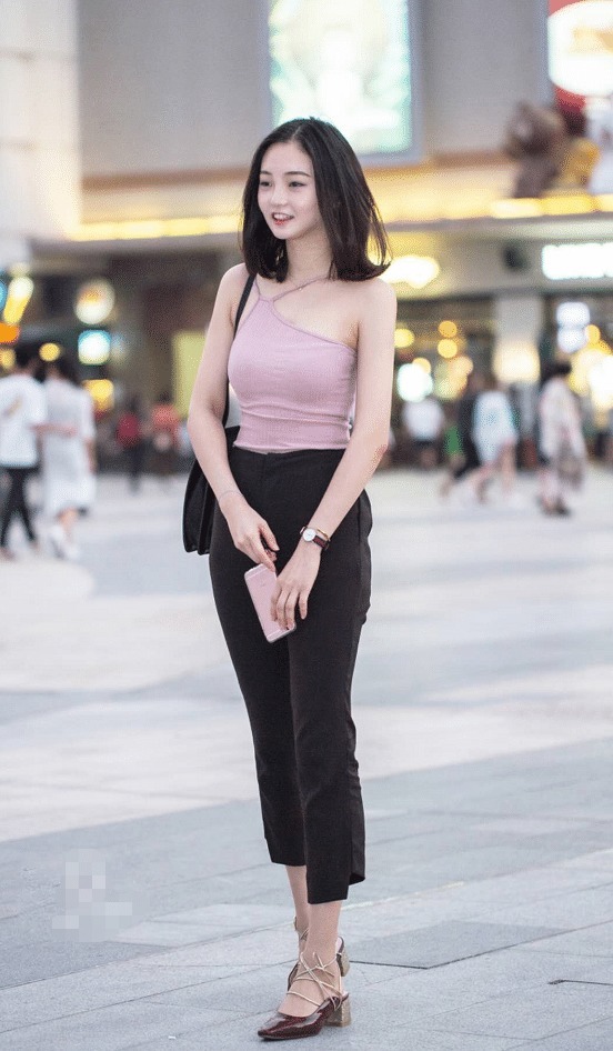 貌美|街拍:肤白貌美气质佳,简直无可挑剔!