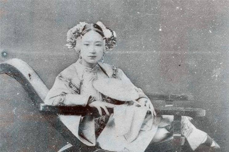 李叔同为她遁入空门,慈禧恨她祸水,一连嫁3人,晚年凄惨成不祥