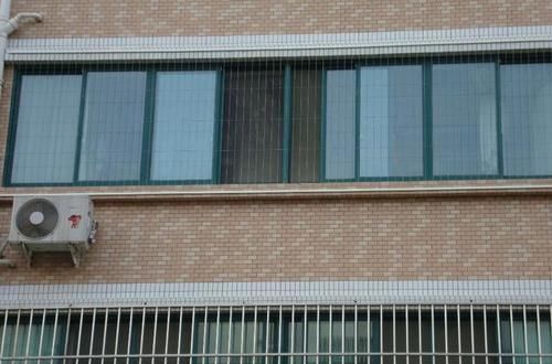 防盗网|家里万万别装传统防盗网了,看到有钱人装这种,懊悔我家装早了