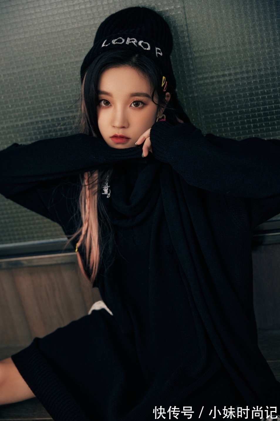 版型|宋雨绮提前过冬,穿针织裙戴毛线帽包裹严实,又酷又甜真耐看