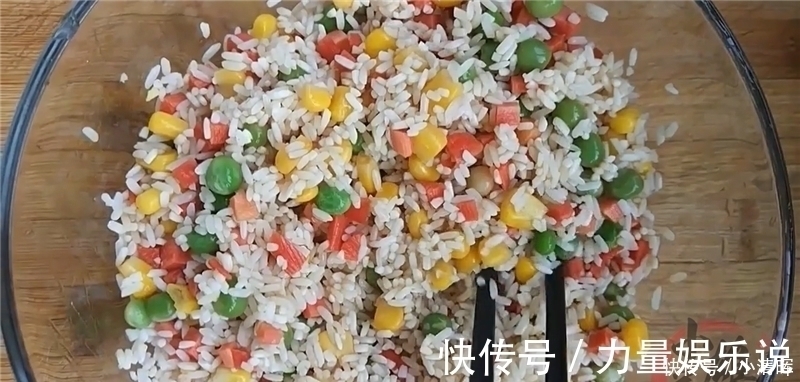 鸡蛋吃了25年,这做法还是第一次见,营养解馋,10个鸡蛋吃不够