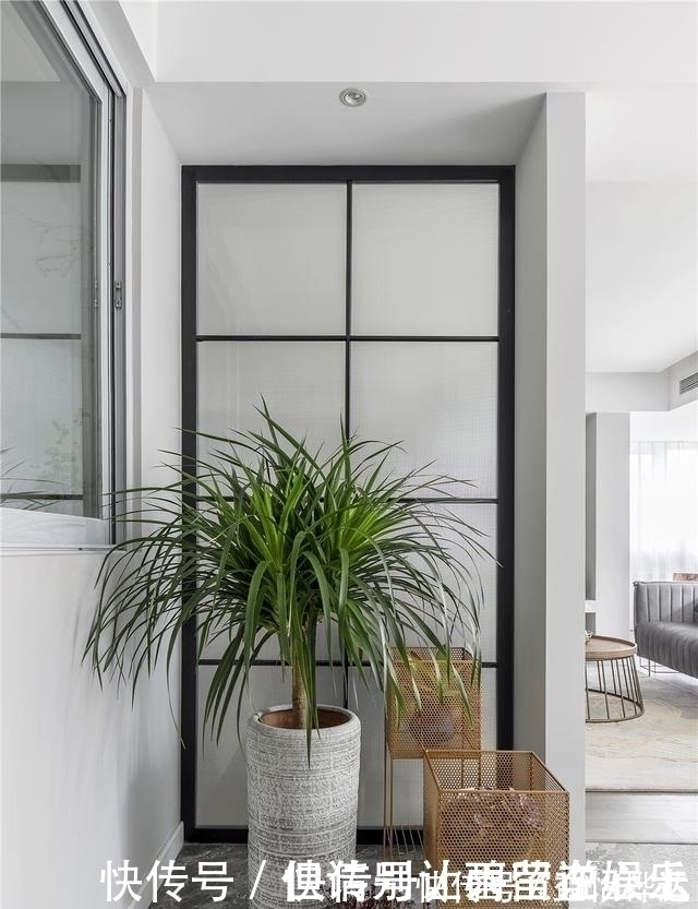 衣帽间|她家150㎡轻奢风,玄关就露着不俗的品味,客厅是她最钟爱的地方