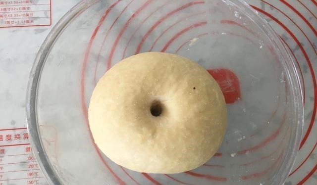 这种饼比面包好吃，不加一滴水就能做，超级松软