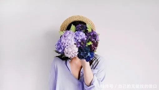 一首极美的诗词总有那么一处,让人对其一见倾心,念念不忘。