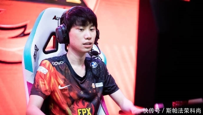 没开播30万热度+1.1万贵宾!Doinb直播放鸽子,被喷到不敢开播