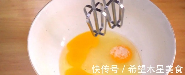 非常简单的苹果蛋糕，一定要试试苹果蛋糕的用料，苹果蛋糕的做法！