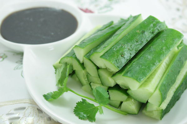 夏季吃黄瓜的注意事项