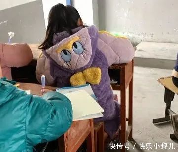 位宝妈|“睡衣妈妈”火了,穿睡衣接娃被吐槽,孩子:太丢人