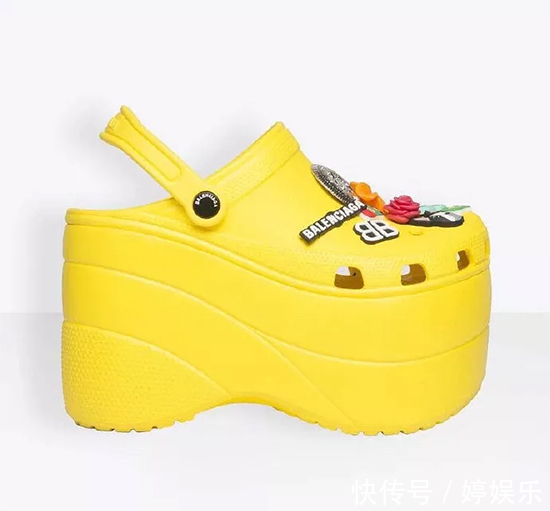 香奈儿 一不小心把澡堂专用拖鞋穿出街,却收到了无数羡慕的目光…