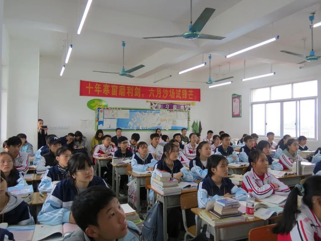 评估|点赞！环江这学校“双师教学”项目获好评