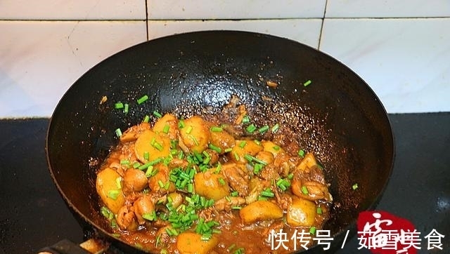 土豆|土豆别再炒丝了,像我这样烧,味道比鸡肉好!