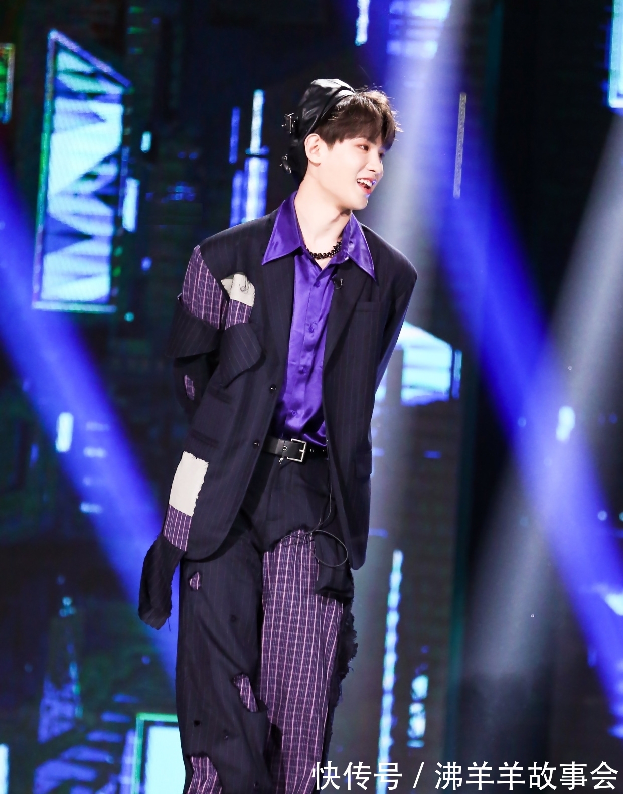 乐华七子|黄明昊湿发变装太酷,想为乐华挖人组男团,网友:NEXT合体了吗?