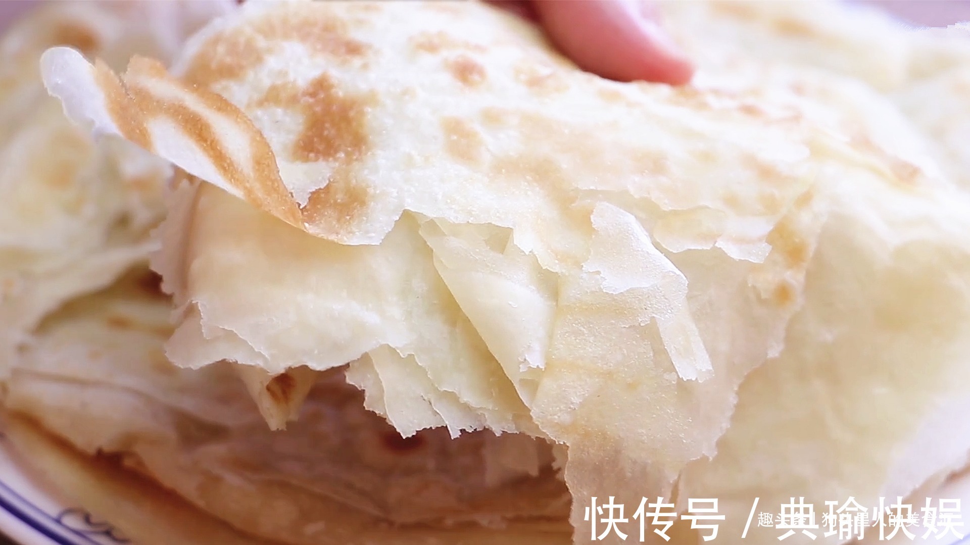 油酥|烙饼时,不要直接烙,多加这两步,饼柔软又起层,3分钟就能出锅