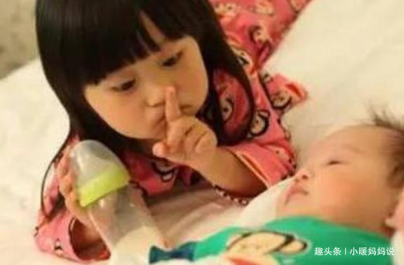 老公|二胎妈妈参加女儿幼儿园活动,竟被老师错认成奶奶,老公更是嫌弃