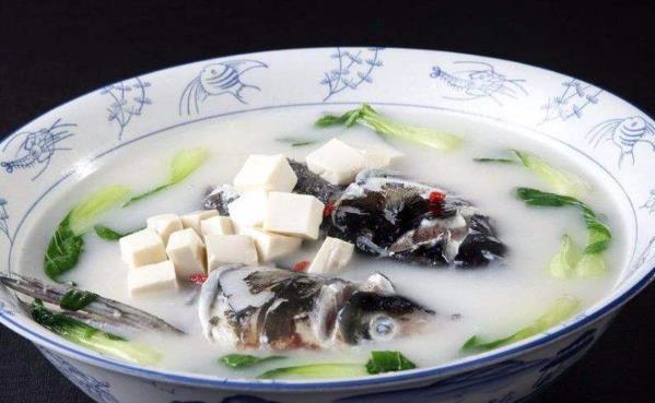 再加|炖鱼头汤时,不要直接加水炖再加一步鱼汤又白又浓,很好吃