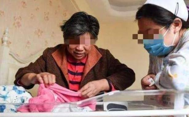 高龄|53岁妈妈执意拼二胎,产后向儿媳妇“借母乳”被拒,这像什么话