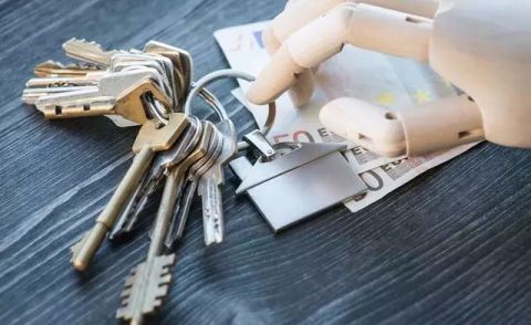 废旧钥匙不用扔!放在卫生间里,家家户户都用得上