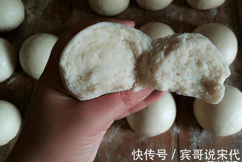 面团|无论蒸包子或馒头，记住4个技巧，蒸好后不回缩不塌陷，又香又甜