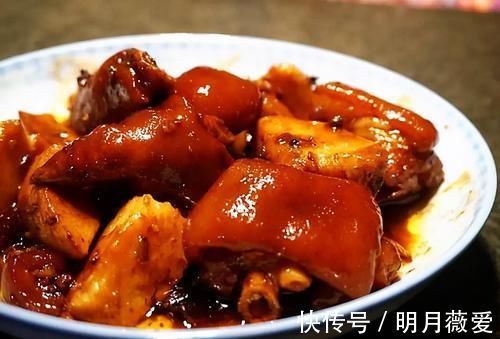 入味|炖猪蹄时,不可直接放盐,多加一点“它”,猪蹄软烂入味不油腻!