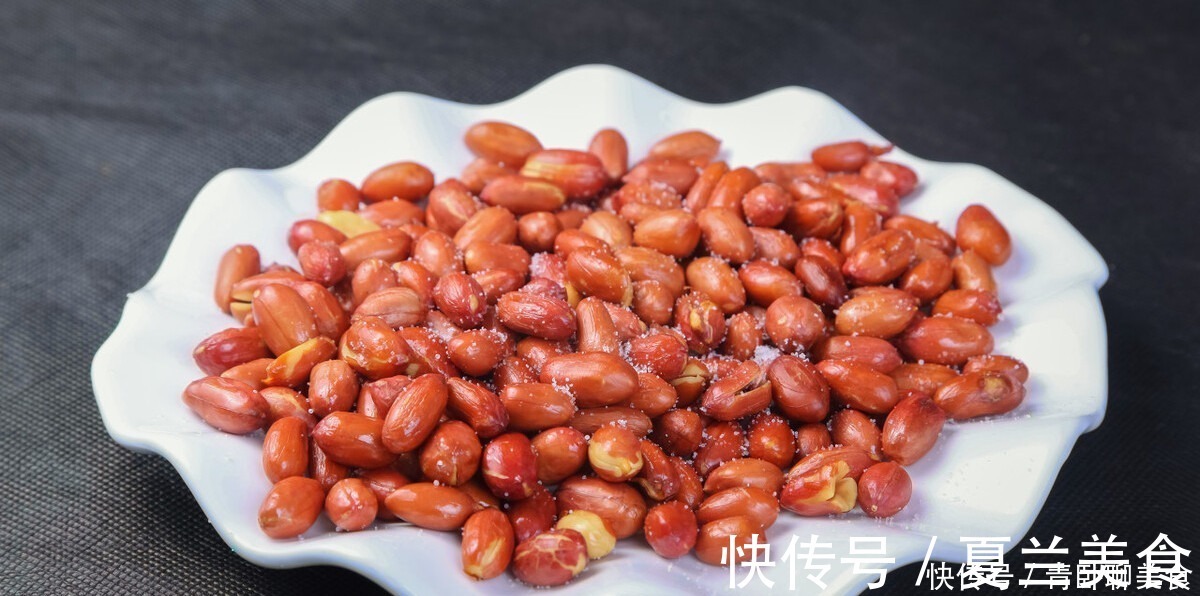 吃起来|炒花生米时,牢记这3点,花生吃起来嘎嘣脆,长时间也不返潮