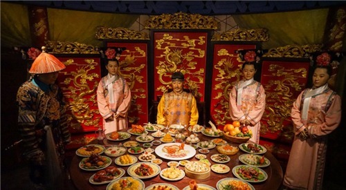 慈禧|慈禧第一次和洋人吃西餐,看到桌上的一道菜后大惊这也能吃下