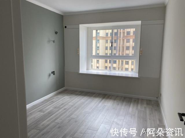 屋主|越来越流行装修不做吊顶,不做电视墙,看她家,全屋极简又耐看