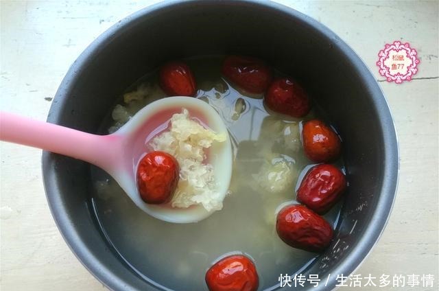 冬季干燥火气大,隔三差五煮一碗这粥,不上火睡得好,一觉到天亮