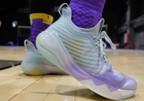 强度 它配置降级、它性能退步……可我依旧认为它是今夏最值得入手的实战鞋