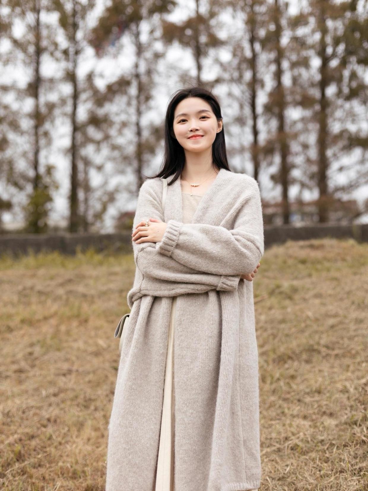 小姐姐 越简约越高级,冬日里不能少的开衫搭配,谁穿谁好看