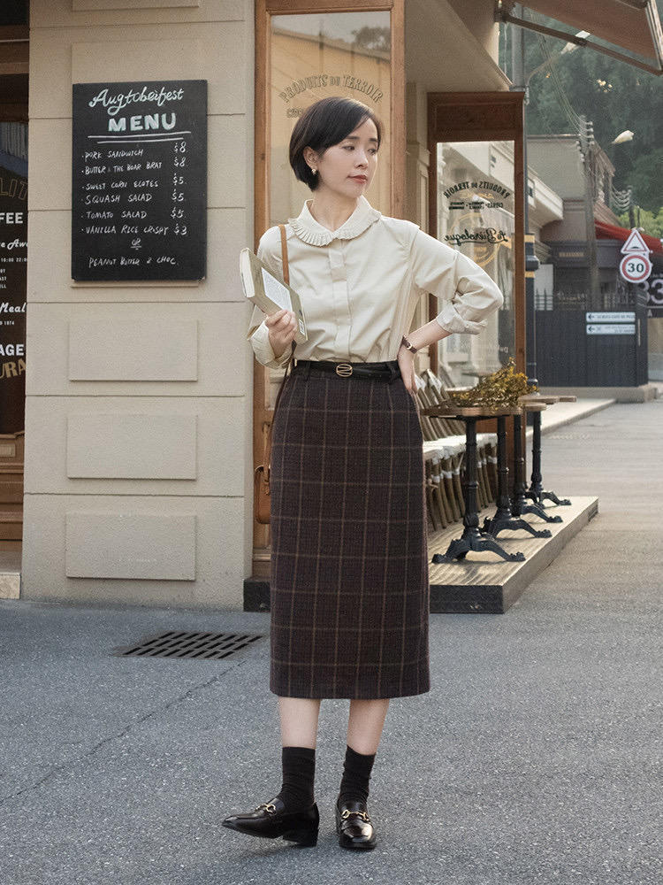 穿搭|这个冬天一定要拥有一件羊毛衫,搭配棕色西装裤,简直不要太美!