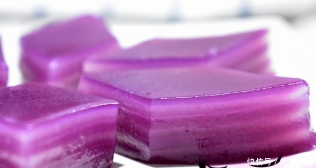 我家紫薯不蒸也不煮,简单2步做成千层糕,软嫩Q弹,好吃停不下来