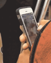 |搞笑GIF趣图能把脸画成这个样子,你是输了多少局啊!