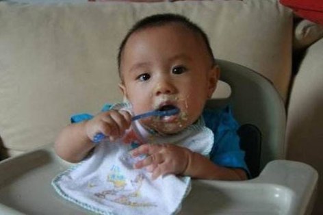 积食|孩子积食爱“趴睡”儿科医生这4个原因没跑,家长别不在乎