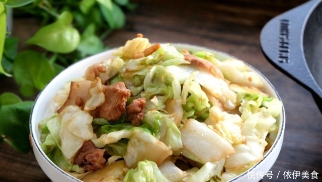 叶子|这菜我家隔两天就要炒一次,1颗菜炒2盘,叶子用手撕,加肉更香