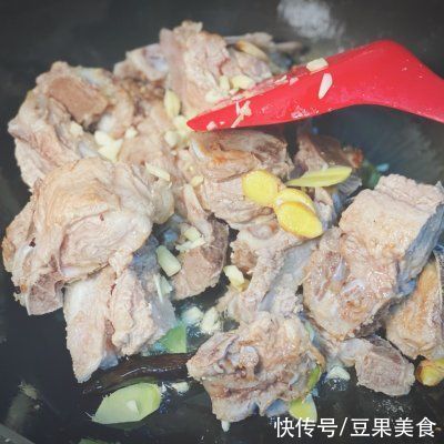  这道年夜饭之烧排骨一上桌，全家都爱吃