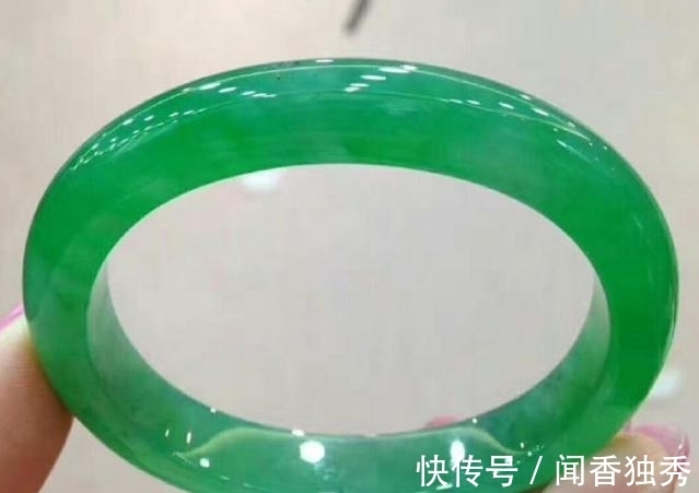 手链|翡翠手链并不是随便挑选的,看完这几条,心中就会有数了吧!