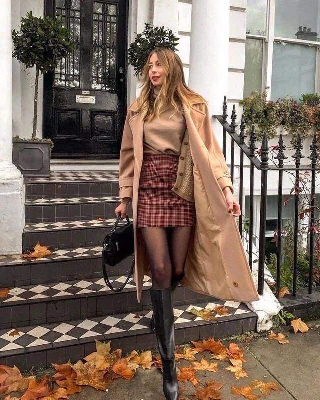  太普通|穿大衣别配阔腿裤啦，太普通！今年流行搭这3条裙子，时髦又高级