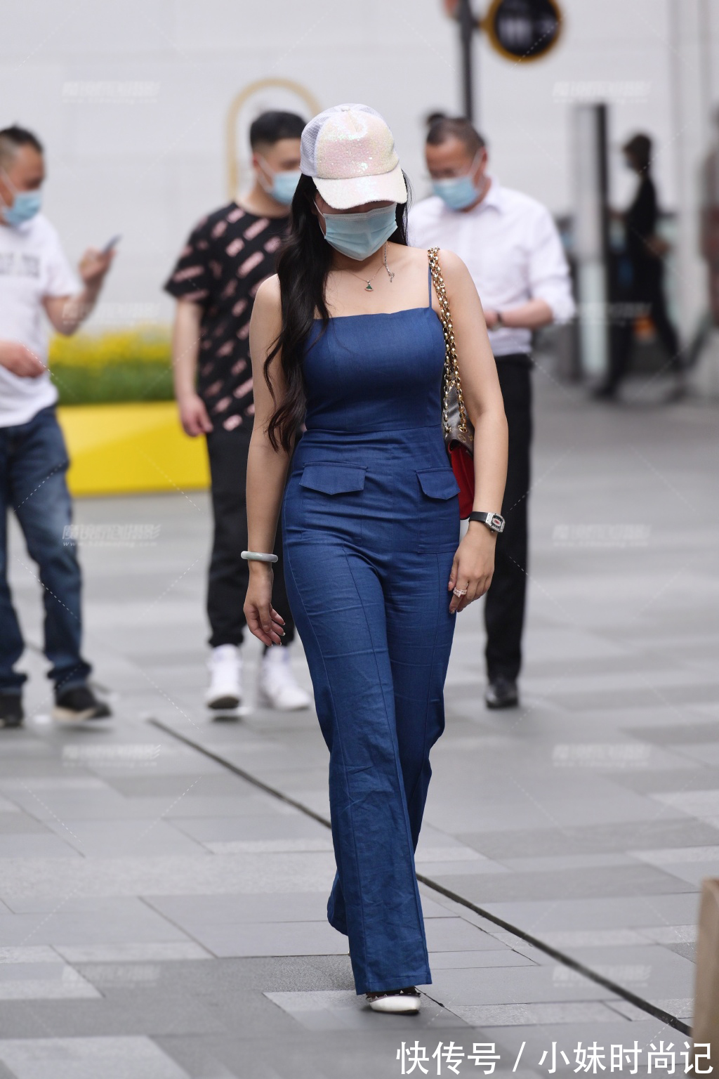 穿搭|不用费心搭配,一件连体裤,轻松穿出夏日的清凉,大方美丽又时髦